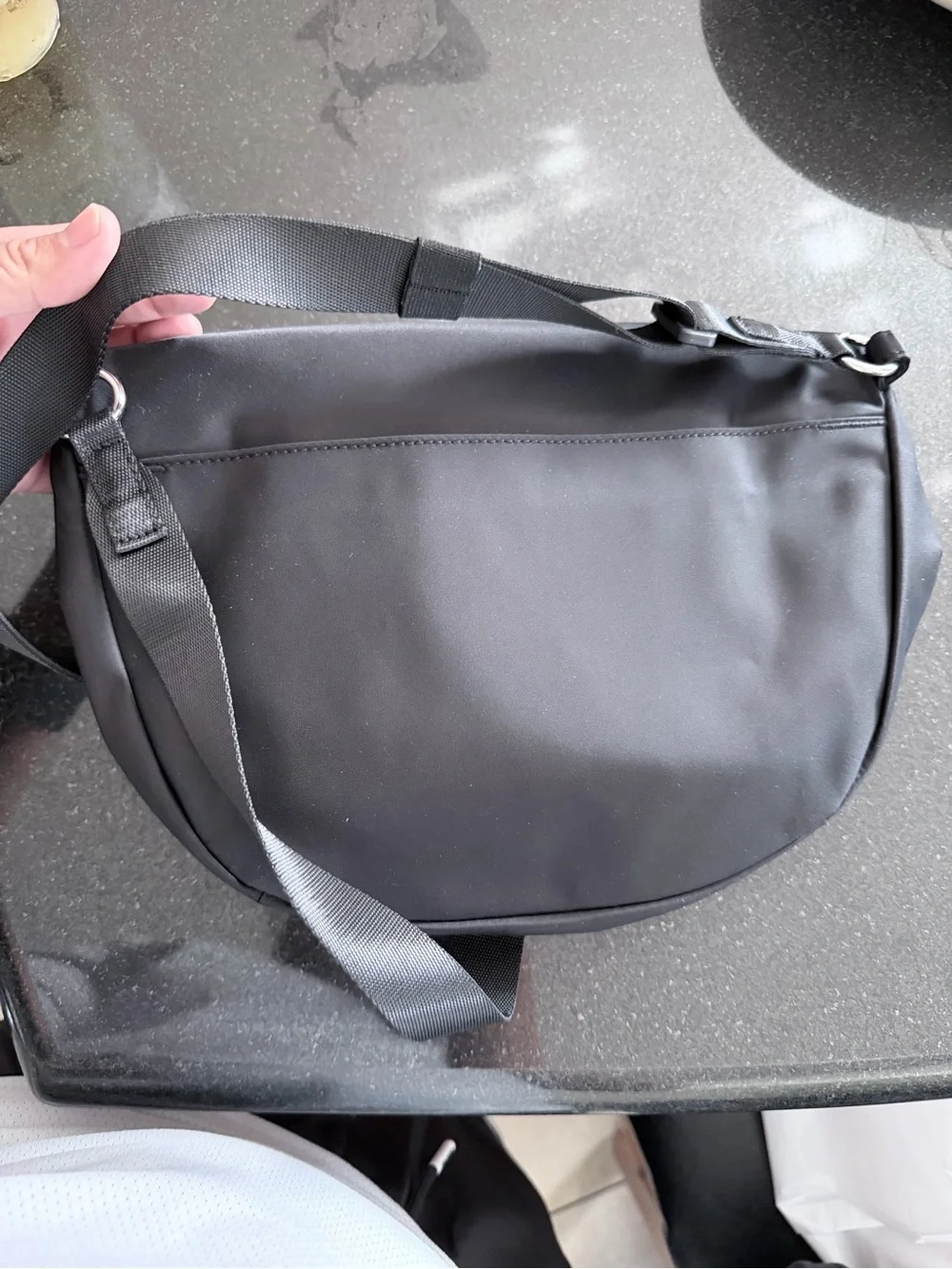 lululemon athletica Black Men's Messenger Crossbody Bag